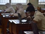 smkn-6-surabaya-laksanakan-unbk_20190325_221111.jpg