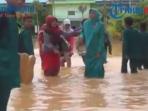 smp-negeri-28-batam-diterjang-banjir-rob_20150519_113723.jpg