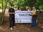 soleh-dari-baznas-bazis-dki-valentina-kepsek-smkn-63-jakarta.jpg