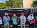 solidaritas-masyarakat-sipil-mendirikan-kantor-darurat-pemberantasan-korupsi-di-depan.jpg