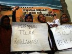 solidaritas-perempuan-tolak-reklamasi_20160315_160640.jpg