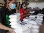solidaritas-warga-berikan-makanan-gratis-di-masa-ppkm-darurat_20210712_200305.jpg