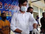 solihin-berada-di-belakang-kasatreskrim-polres-jember.jpg