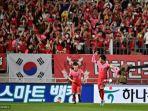 son-heung-min-kanan-dari-korea-selatan-merayakan-setelah-mencetak-gol.jpg