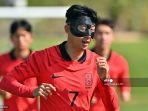 son-heung-min-topeng-piala-dunia-2022.jpg