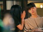 song-kang-dan-lee-hye-won-dalam-drama-nevertheless-episode-7.jpg