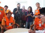 soni-catat-keluhan-petugas-kebersihan_20170119_201521.jpg