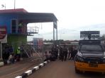 sopir-dan-kernet-mobil-tangki-demo-kantor-pertamina-batam_20151214_113112.jpg