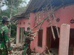 sore-ini-rumah-warga-yang-rusak-parah-terkena-dampak-guncangan-gempa-6.jpg