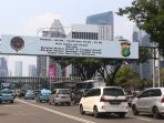 sosialisasi-pemberlakukan-ganjil-genap-lewat-papan-elektronik_20200803_174319.jpg