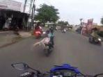 sp-13-yang-terekam-di-media-sosial-sedang-melintas-di-jalan-aria-putra.jpg