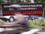 spanduk-dukungan-hak-angket-dpr-di-kota-bandung_20240302_213613.jpg