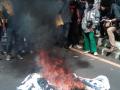 spanduk-hatta-rajasa-dibakar-mahasiswa.jpg