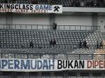 spanduk-protes-dan-kritik-dari-viking-persib-club.jpg