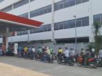 Pertalite Diburu Imbas Pertamax Naik, Pemerintah Diminta Antisipasi Kelangkaan, Antrean Mengular