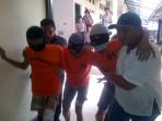 spesialis-pecah-kaca-mobil-ditembak_20150407_113900.jpg