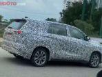 spy-shot-toyota-innova-hybrid-di-india.jpg