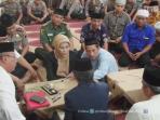 sri-hartati-guru-pns-yang-mengaku-utusan-tuhan-akhirnya-bertobat-baca-kalimat-syahadat_20160610_224211.jpg