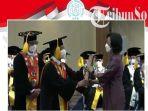 sri-mulyani-menerima-uns-award-2022.jpg