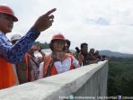 sri-mulyani-tinjau-proyek-tol-bawen-salatiga_20170218_030629.jpg