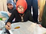 sri-nuraeni-sebagai-pemateri-workshop_20170808_134914.jpg