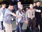 sri-wahyumi-manalip-saat-tiba-di-kantor-kpk.jpg