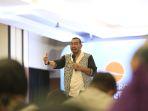 staf-khusus-iii-menteri-bumn-arya-sinulingga-memberikan-motivasi.jpg