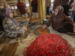 staff-ahli-kementrian-perdagangan-ri-sidak-sembako_20171208_223924.jpg