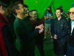 stan-lee-di-set-avengers-infinity-war.jpg