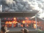 stasiun-klender-terbakar_20170519_083656.jpg
