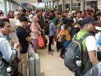 stasiun-senen-padat-calon-penum.jpg