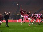 stefano-piol-merayakan-kemenangan-dengan-pemain-ac-milan.jpg
