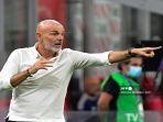 stefano-pioli-ketika-beraksi-mendamping-ac-milan-dalam-laga-melawan-cagliari.jpg