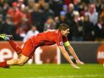 steven-gerrard-terjatuh_20141210_043535.jpg