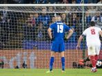 steven-nzozi-kasper-schmeichel_20170315_074402.jpg