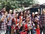 steven-setiabudi-musa-berbagi-baju-kaus-ahok-djarot-lagi-di-sungai-bambu_20170121_133803.jpg