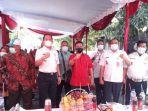 steven-setiabudi-musa-tengah-baju-merah-bersama-wali-kota-jakarta-utara.jpg