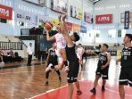 stie-eka-prasetya-kian-dekat-dengan-gelar-juara-lima-basketball-sumatra-conference_20180711_202146.jpg