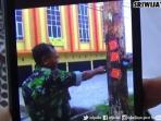 stiker-palu-arit-tertempel-di-tiang-listrik_20160512_144844.jpg
