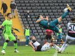 striker-ac-milan-zlatan-ibrahimovic-cetak-gol-ke-gawang-udinese.jpg
