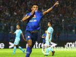 striker-arema-fc-dedik-setiawan.jpg