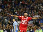 striker-arema-fc-dedik-setiawan_20180909_061405.jpg