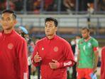 striker-arema-fc-m-rafli-berjalan-memasuki-lapangan-untuk-membela-timnas-indonesia.jpg