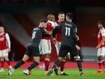 striker-arsenal-prancis-alexandre-lacazette-menahan-gelandang-arsenal-swiss-granit-xhaka.jpg