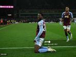 striker-aston-villa-asal-kolombia-jhon-duran.jpg