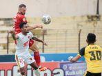 striker-bali-united-ilija-spasojevic-berebut-menyundul-bola-dengan-bek-psm.jpg