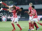 striker-bali-united-melvin-platje_20180722_221038.jpg