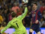 striker-barcelona-lionel-messi-chop-bola_20150507_154402.jpg