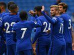striker-chelsea-asal-jerman-timo-werner-kanan-ke-2-merayakan-gol-bersama-rekan-satu-timnya.jpg
