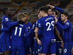 striker-chelsea-asal-prancis-olivier-giroud-cr-melakukan-selebrasi-bersama-rekan-setimnya.jpg